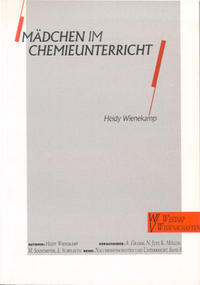 Mädchen im Chemieunterricht