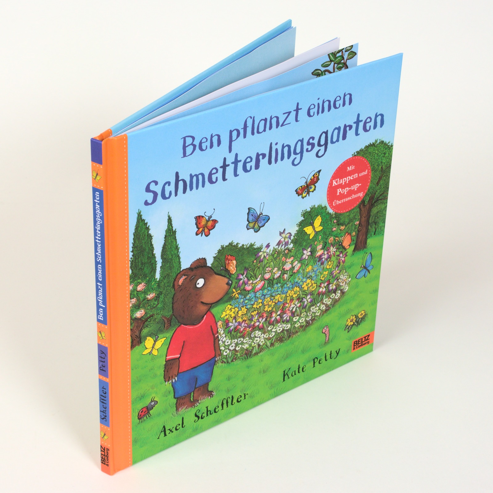 Ben pflanzt einen Schmetterlingsgarten